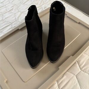 Universal Thread size 10 Black Suede Women's Ankle Boots - Classic Style